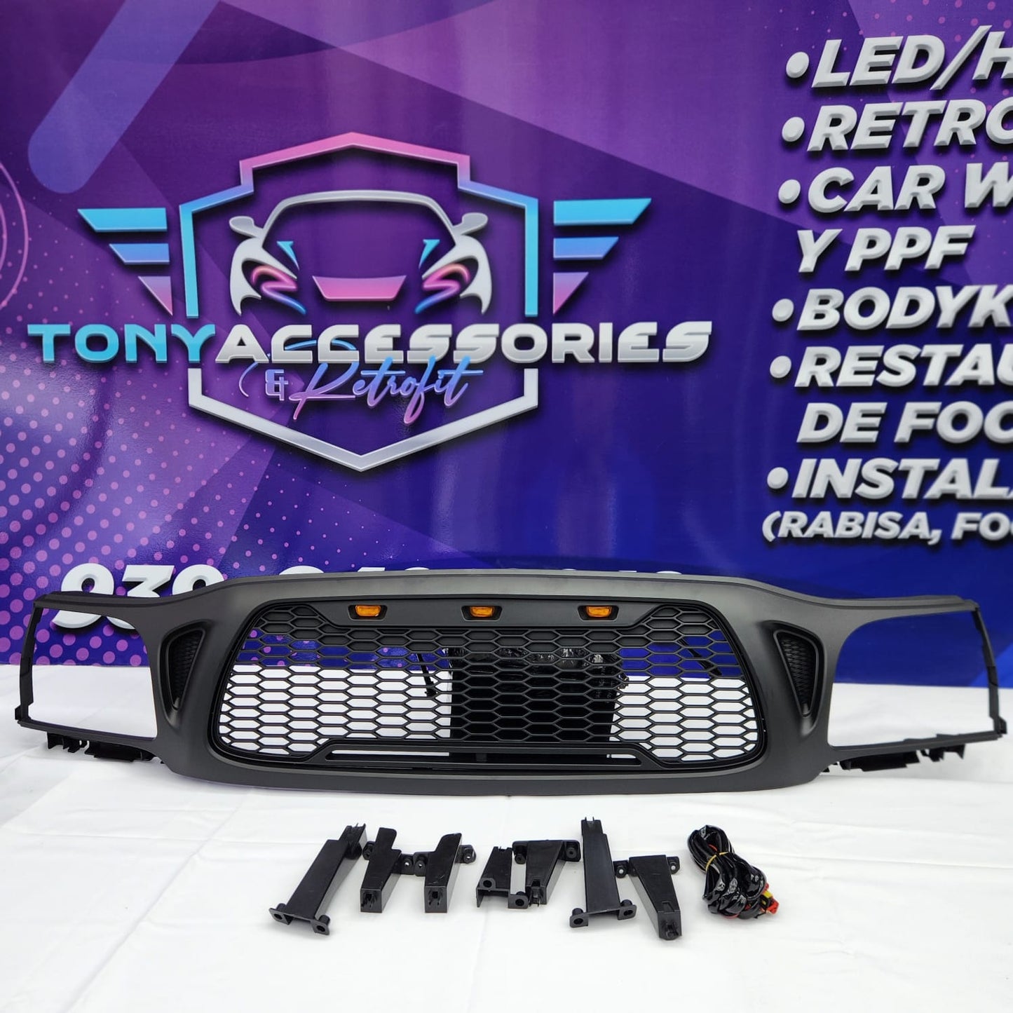 Tacoma 2001-2004 front grille w/lights