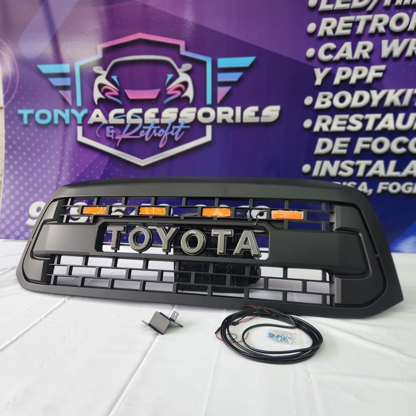 Tundra 2007-2013 front grille w/ lights