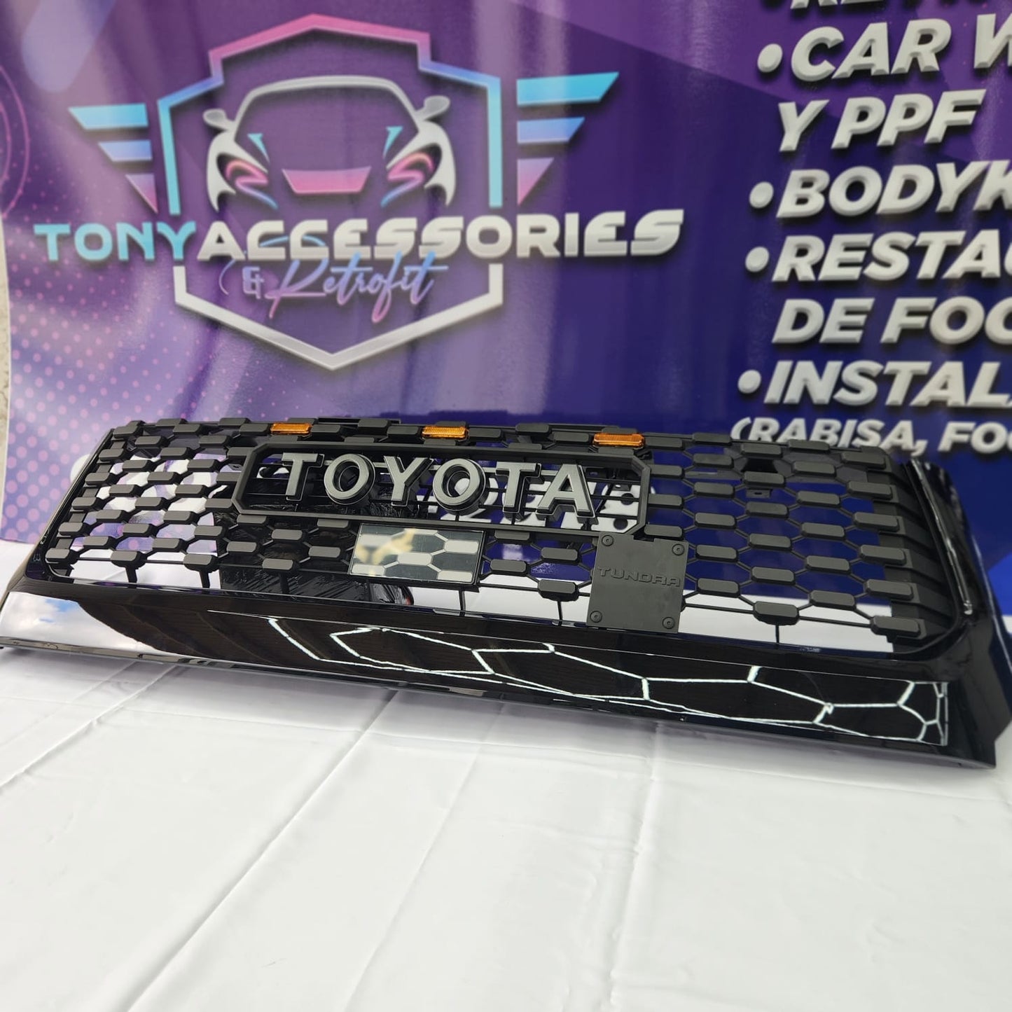 Tundra 2014-2021 front grille w/raptor style lights(gloss black)