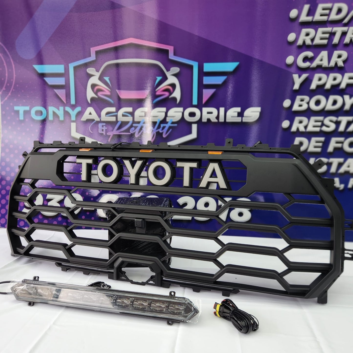 Tundra 2022+ front grill w/LED bar & DRL grill lights