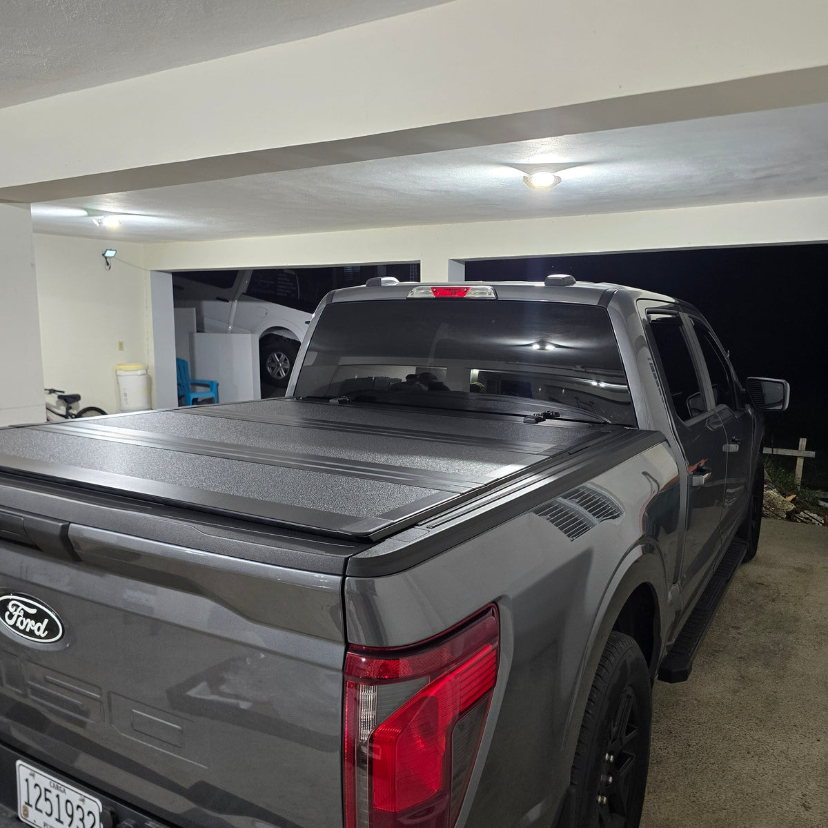 Westin 15-26 Ford F-150 5ft. 7in. Bed Hard Tri-Fold Tonneau Cover - Black